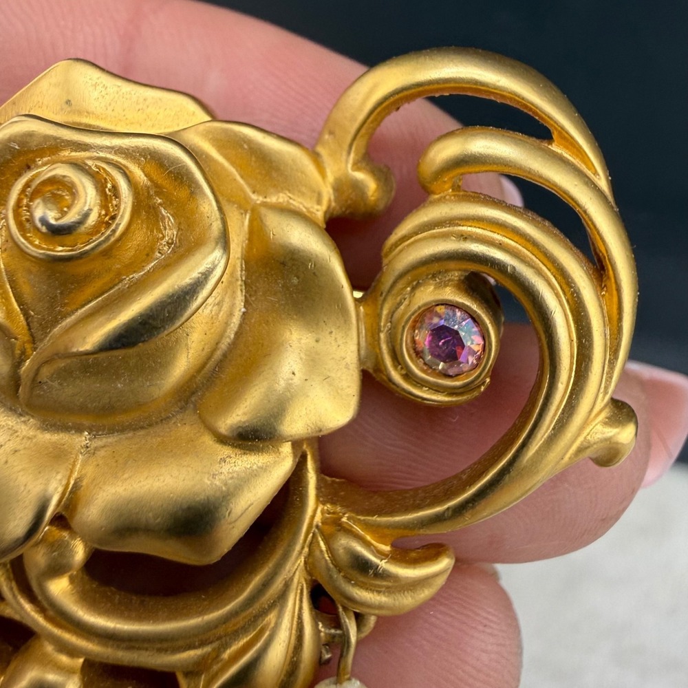 Vintage Avon Flower Brooch Victorian Revival Gold Tone Rhinestone Signed - Picture 7 of 10